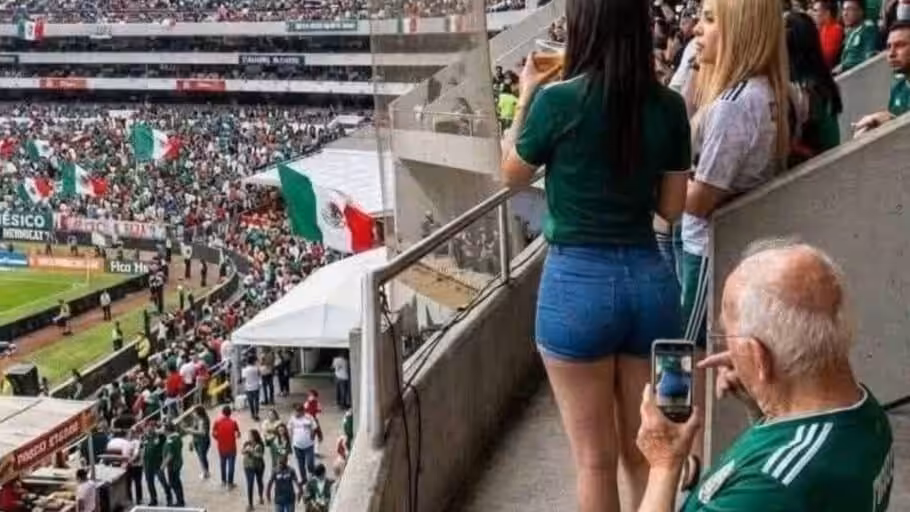 Une scène inattendue dans les tribunes du Mondial 2026 enflamme les internautes