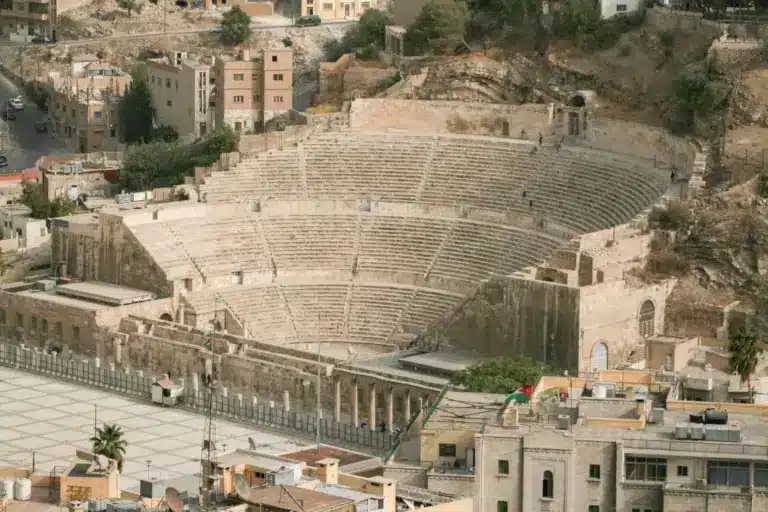 Coupe du Monde 2026 : à 5h du matin, Amman transforme un théâtre romain en immense fan zone